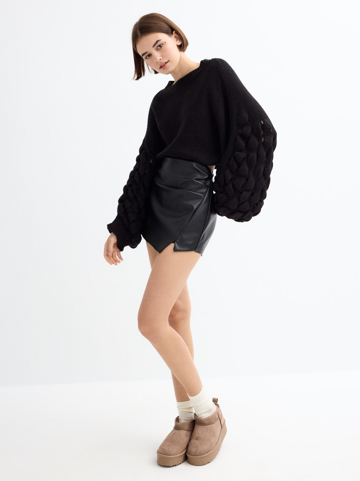 Crop sweater with puffed sleeves black general front view