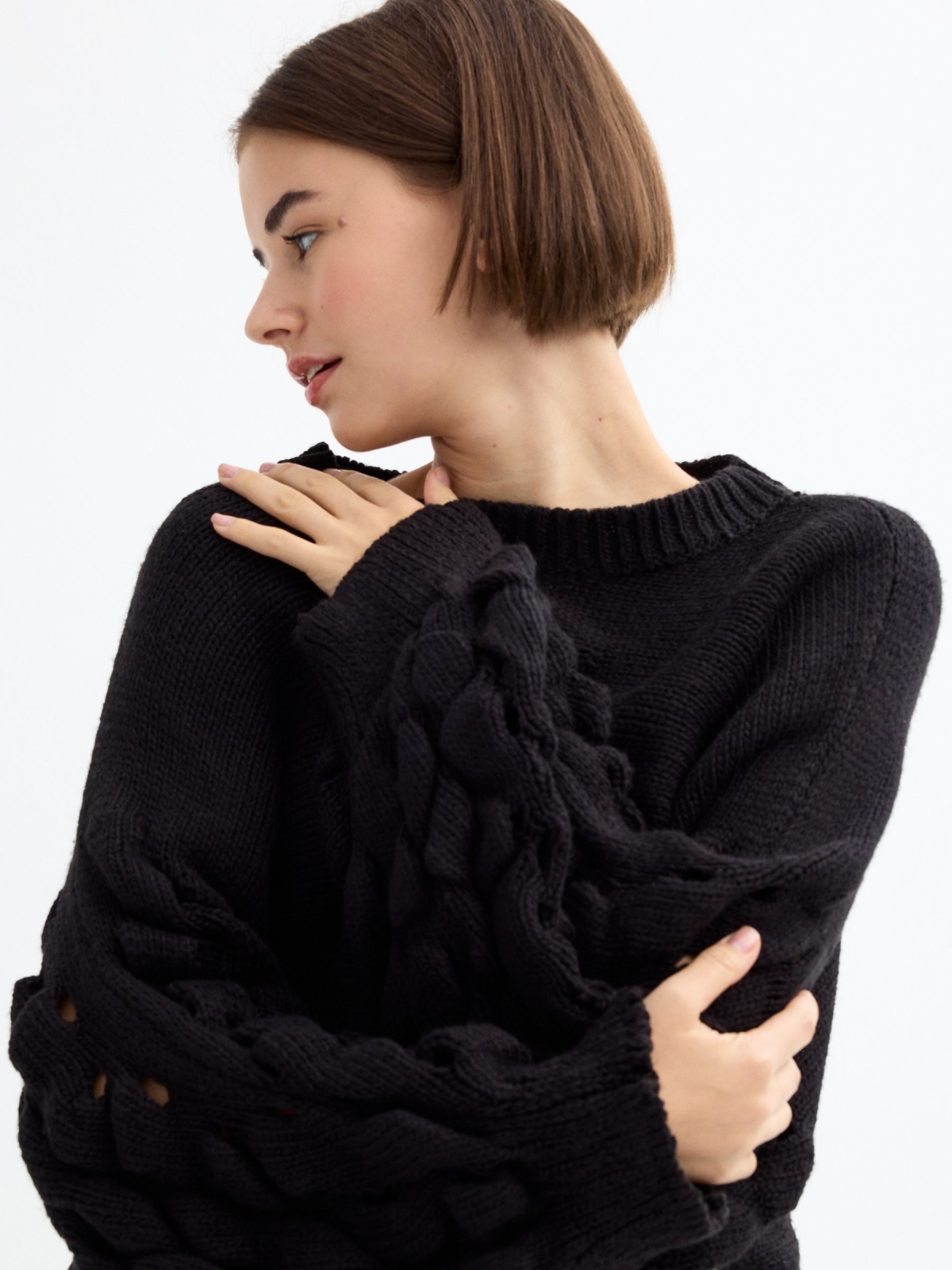 Crop sweater with puffed sleeves black detail view