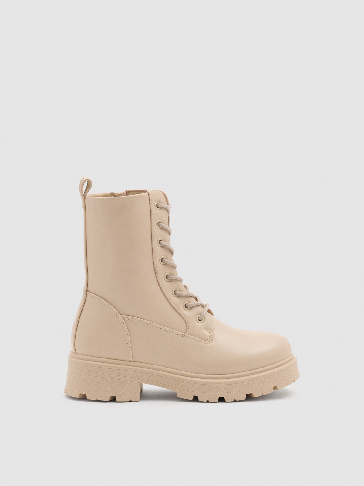 Bota militar clásica beige crudo vista perfil