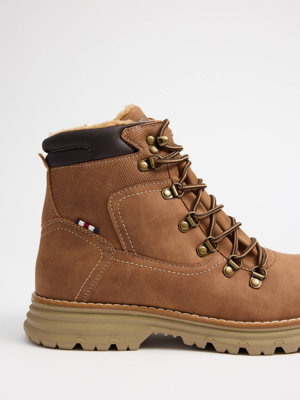 Brown sheepskin mountaineering boot beige detail view