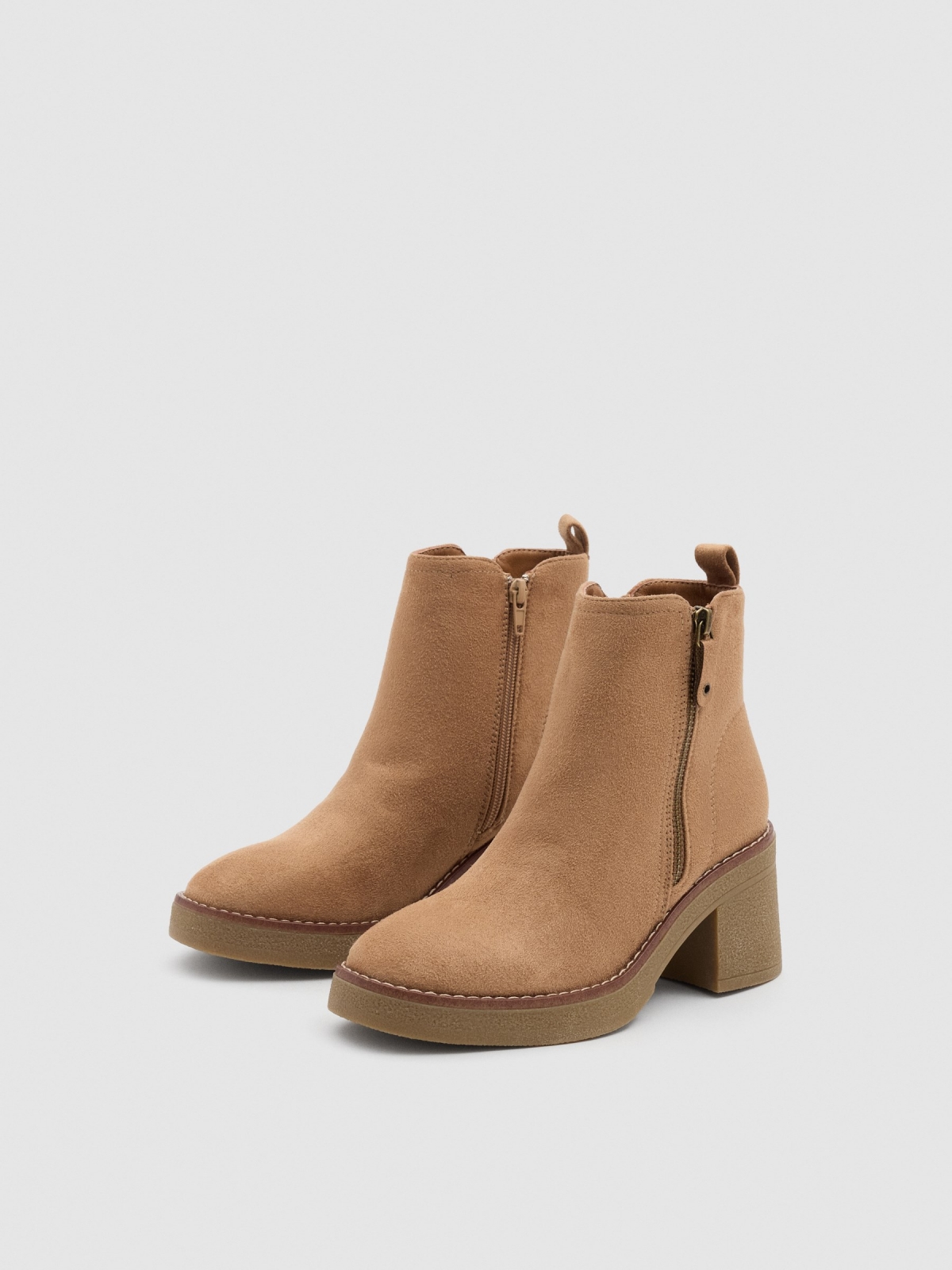 Basic ankle boots with wide camel heel beige 45º front view