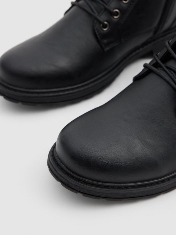 Botins de efeito couro preto preto vista detalhe