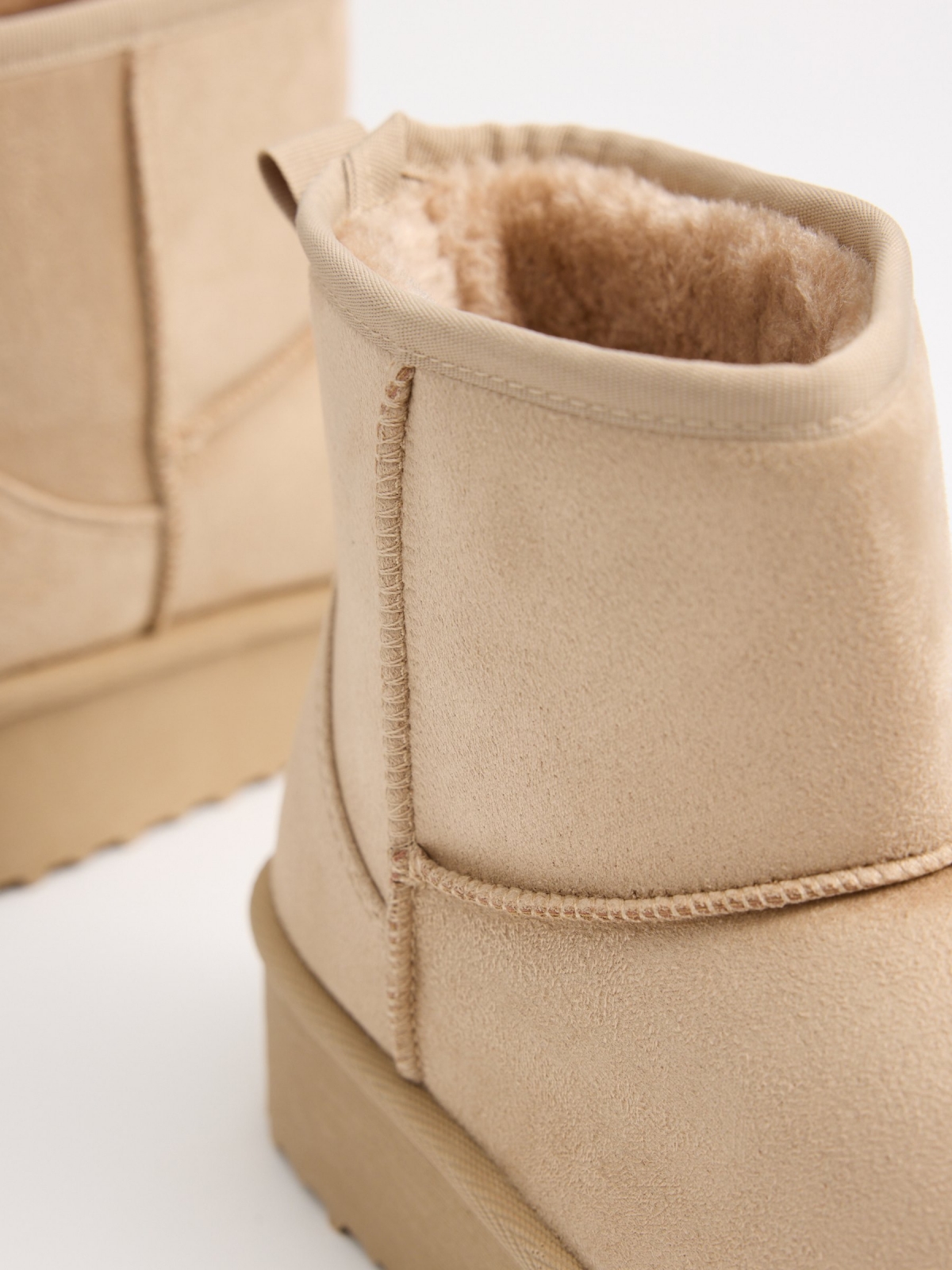 Platform ankle boots with beige fur lining sand detail view