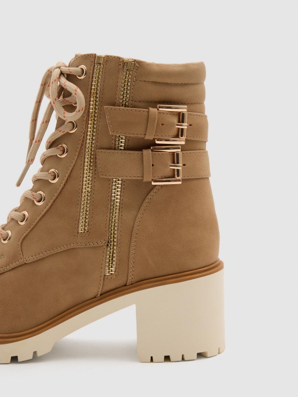 Double zipper boots beige detail view