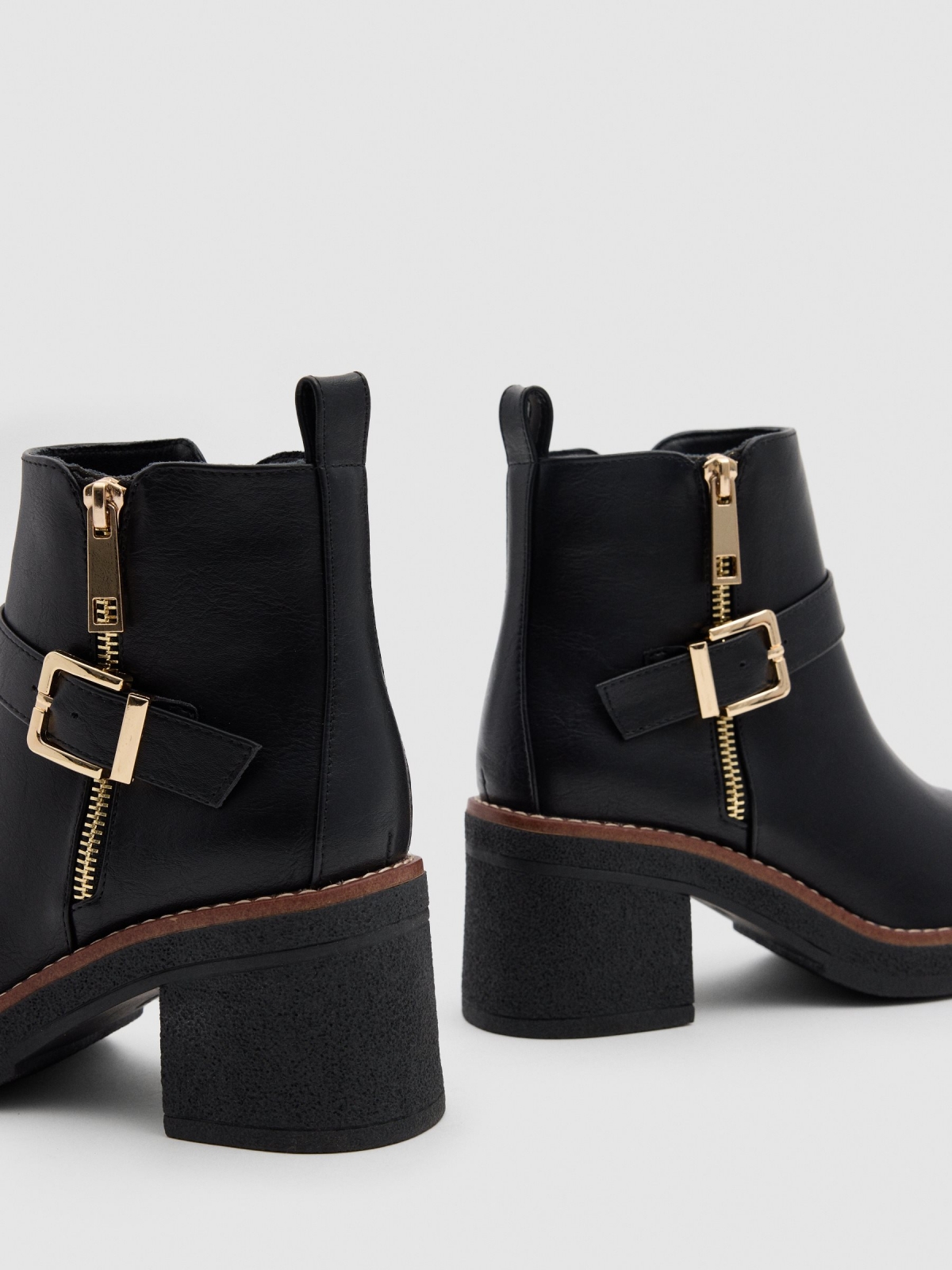 Heeled boots with zipper black detail view