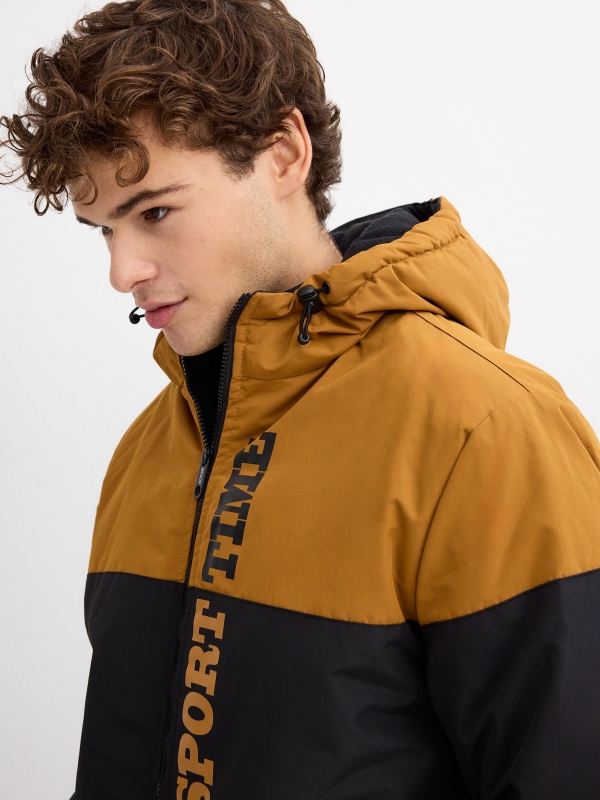 Hooded jacket yellow detail view