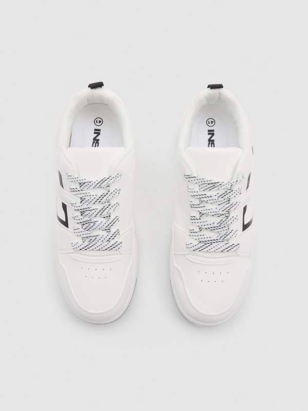 Casual sports combined with laces white detail view