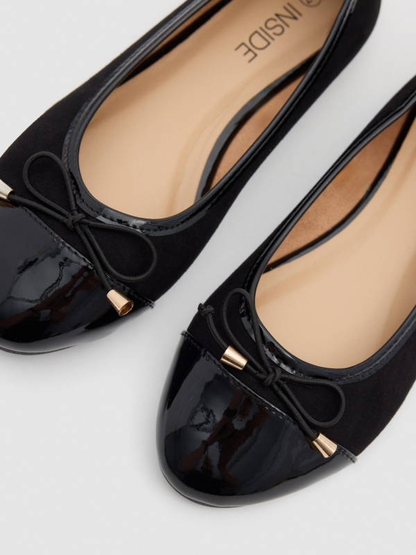 Patent leather pointe shoes black detail view