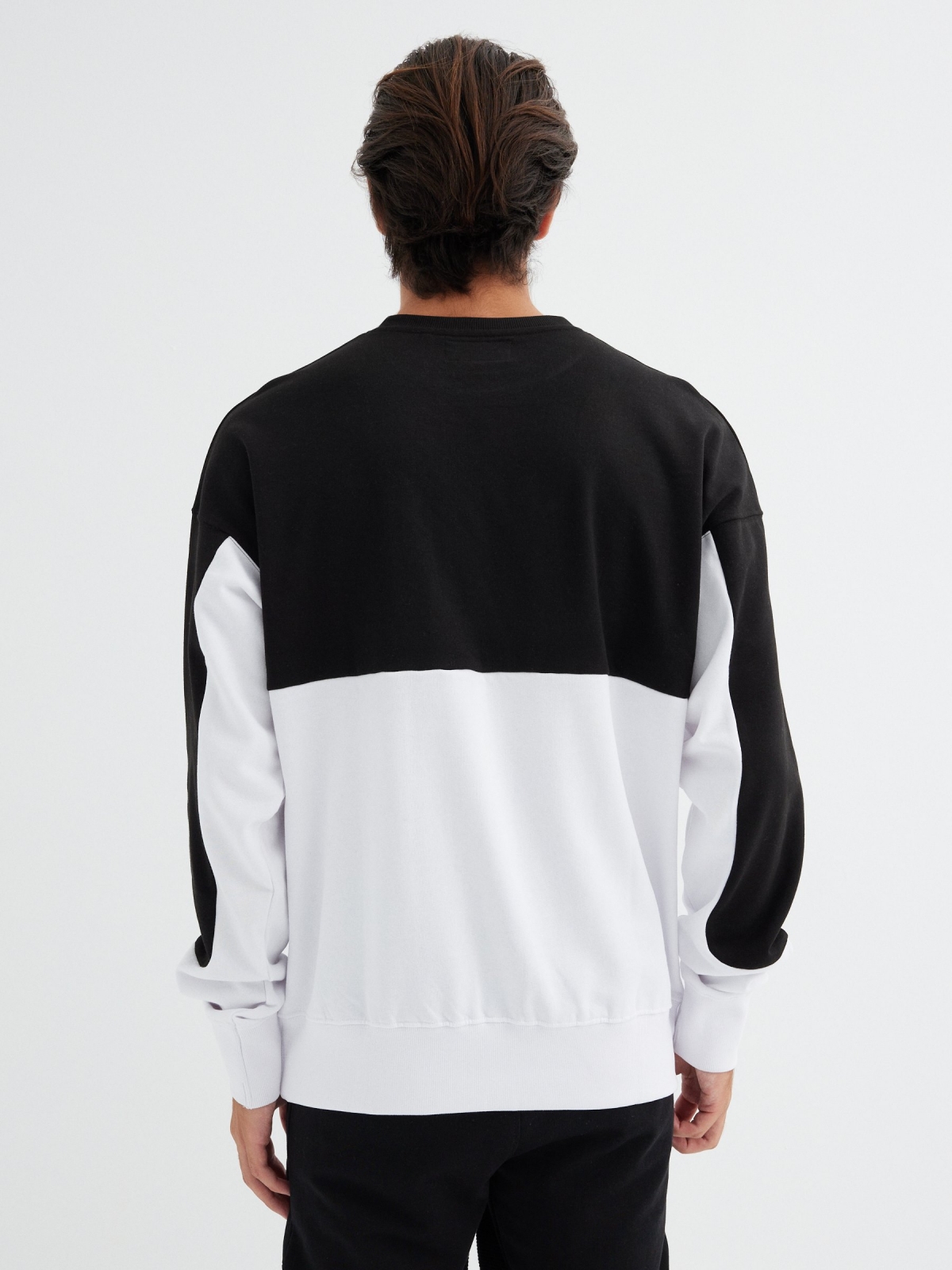 Sudadera color block new crew blanco vista media trasera