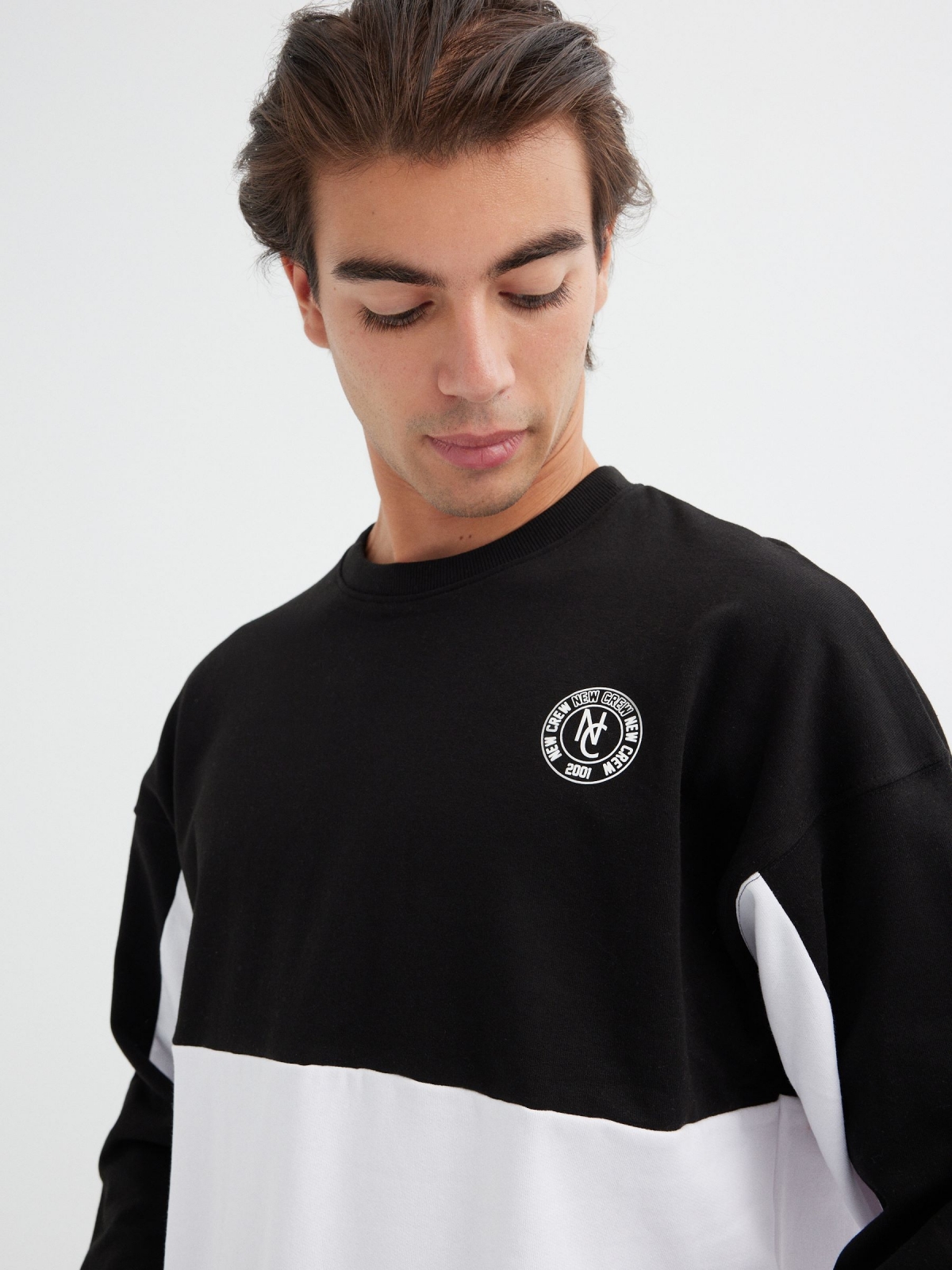 Sudadera color block new crew blanco vista detalle