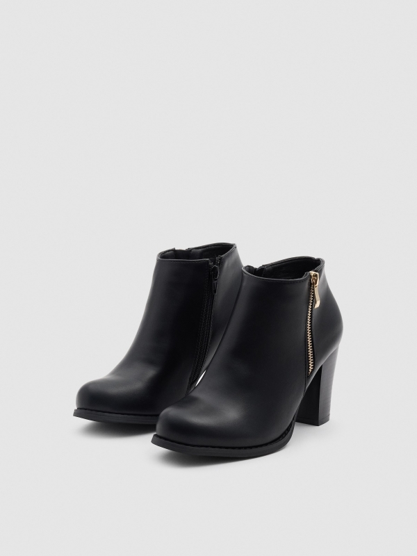 Basic boots with zipper black 45º front view