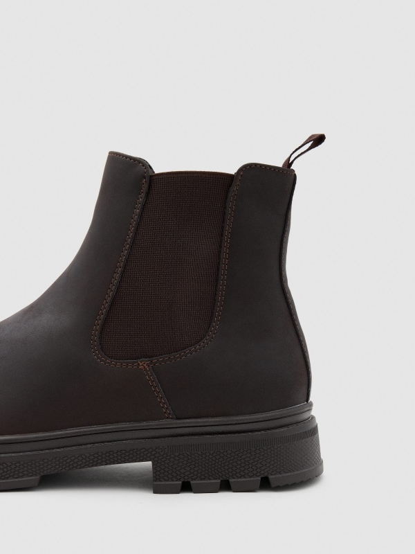 Botas chelsea marrons de couro sintético marrom vista detalhe