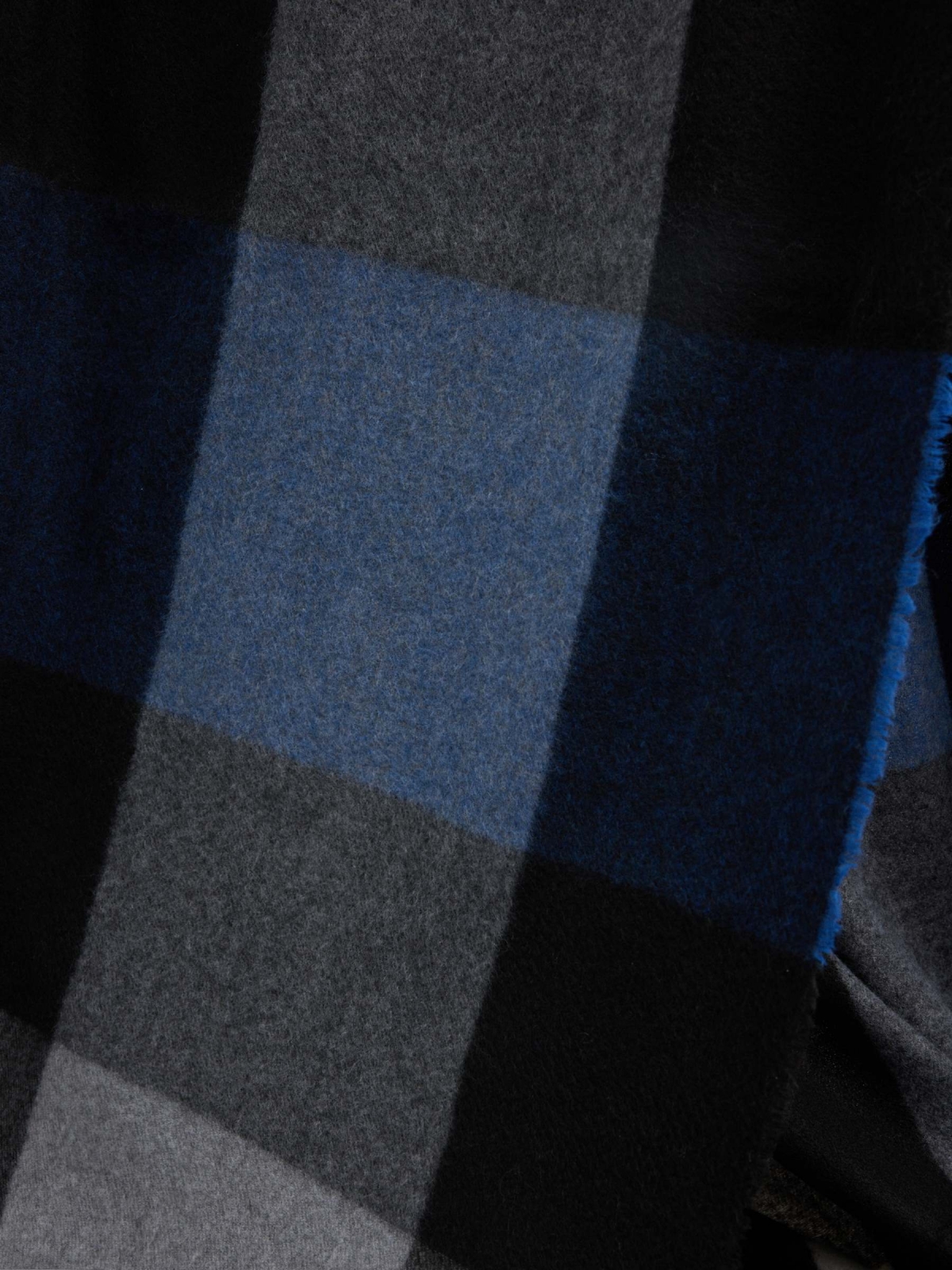 Black checkered scarf multicolor detail view