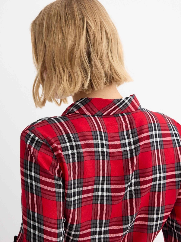 Red plaid crop shirt red detail view