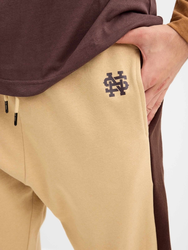 Jogger pants SN beige detail view