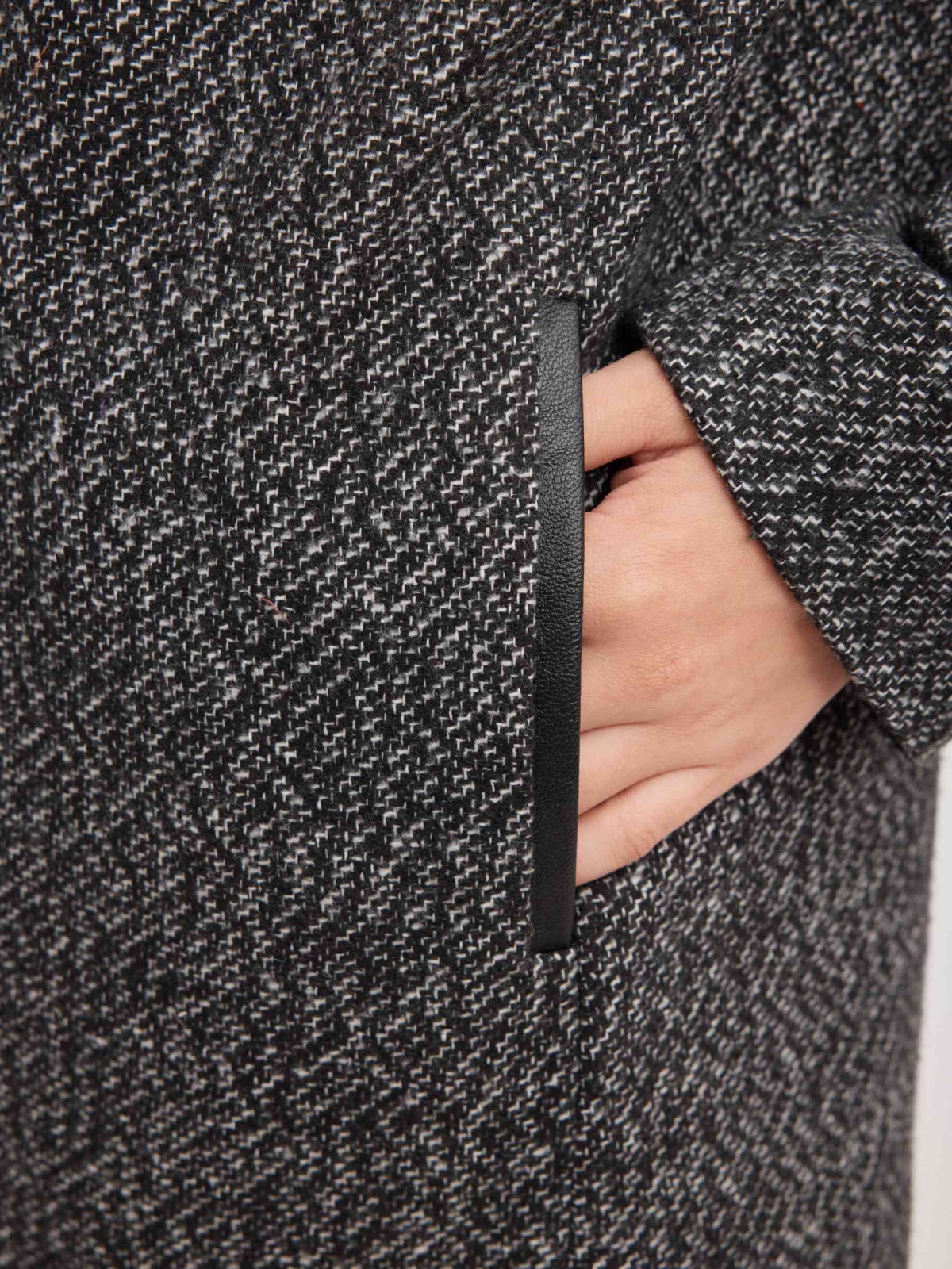 Grey tweed short coat with zipper black/beige detail view