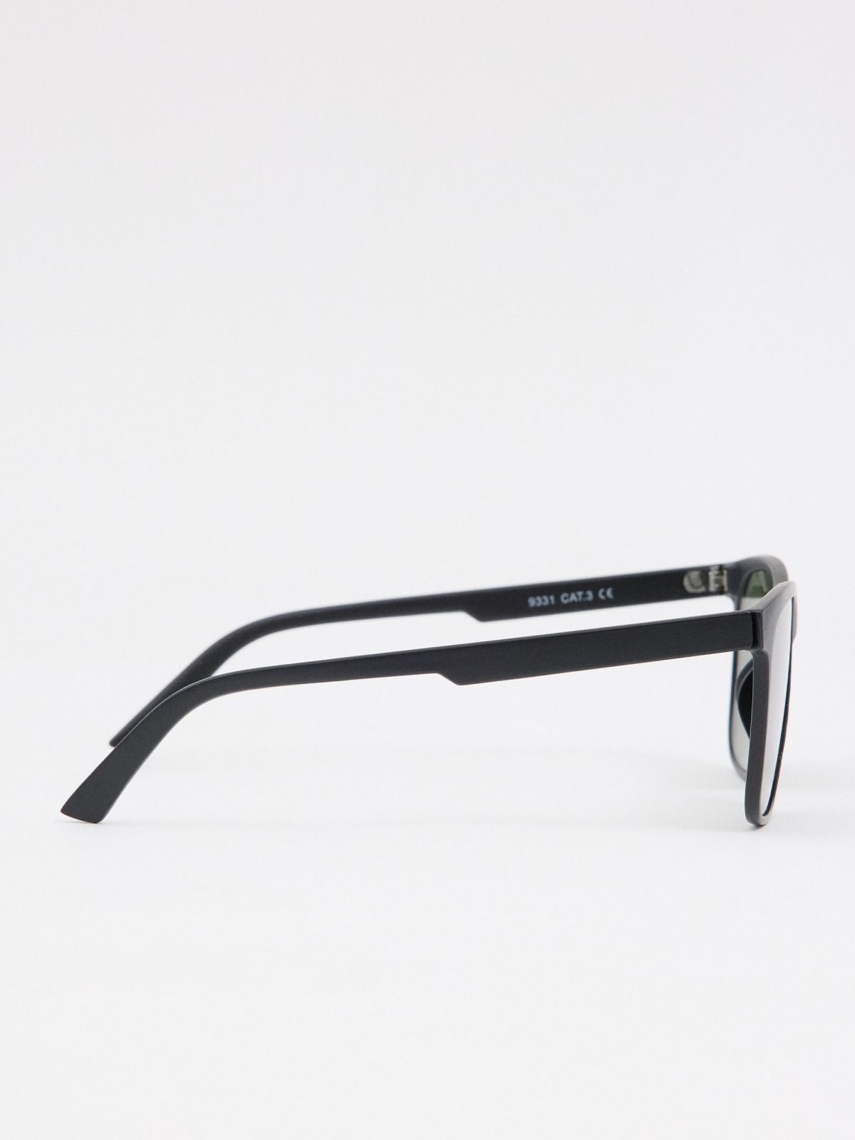 Square frame sunglasses black detail view