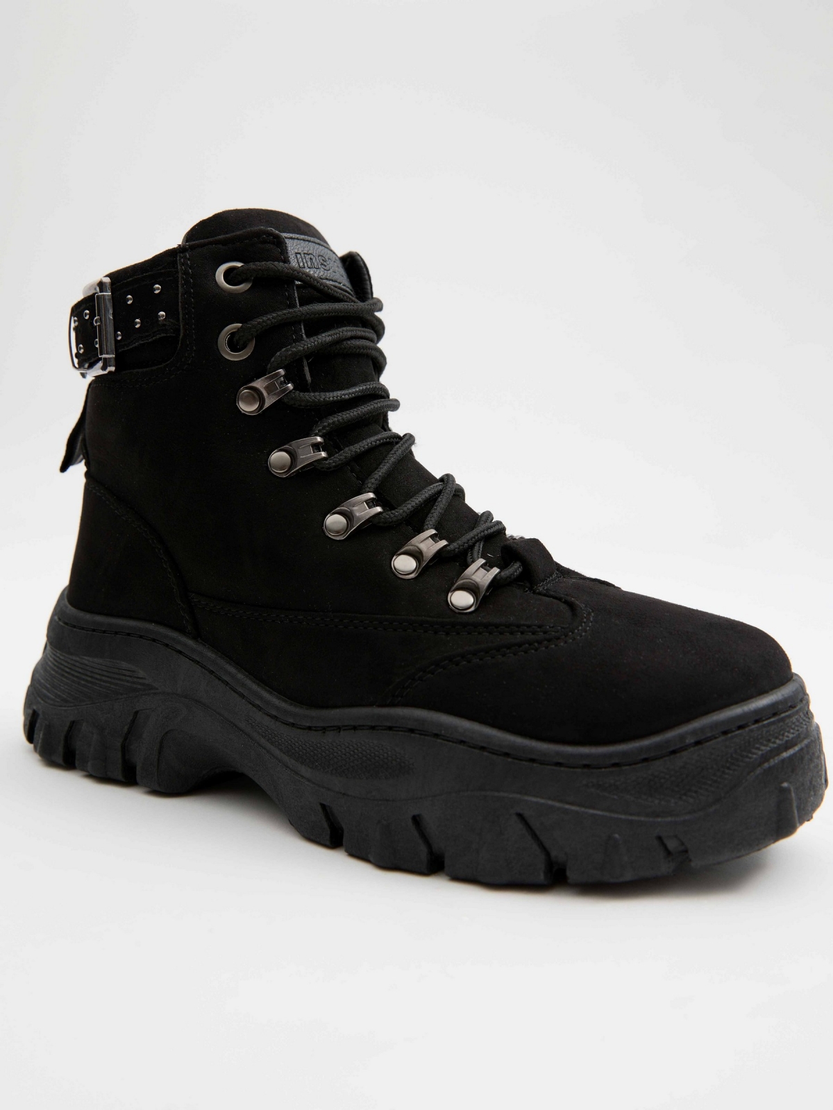 Casual fashion platform boot black detail view