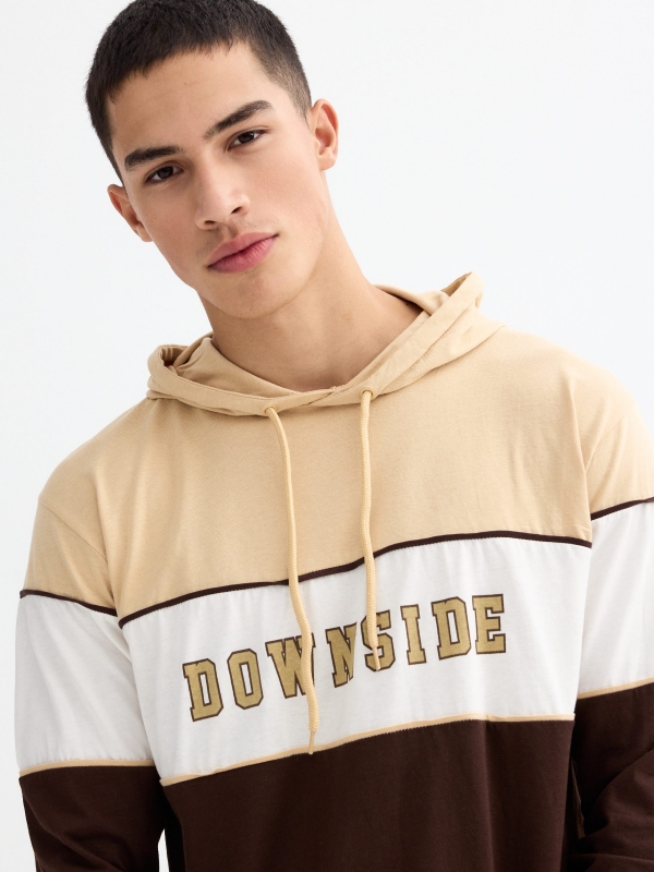  Hooded t-shirt with text print chocolate