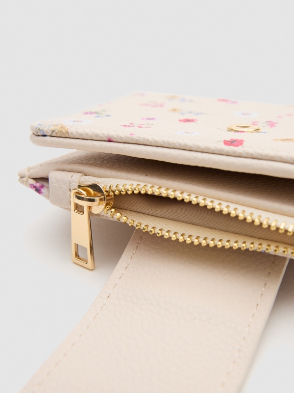 Cartera polipiel floral blanco con modelo