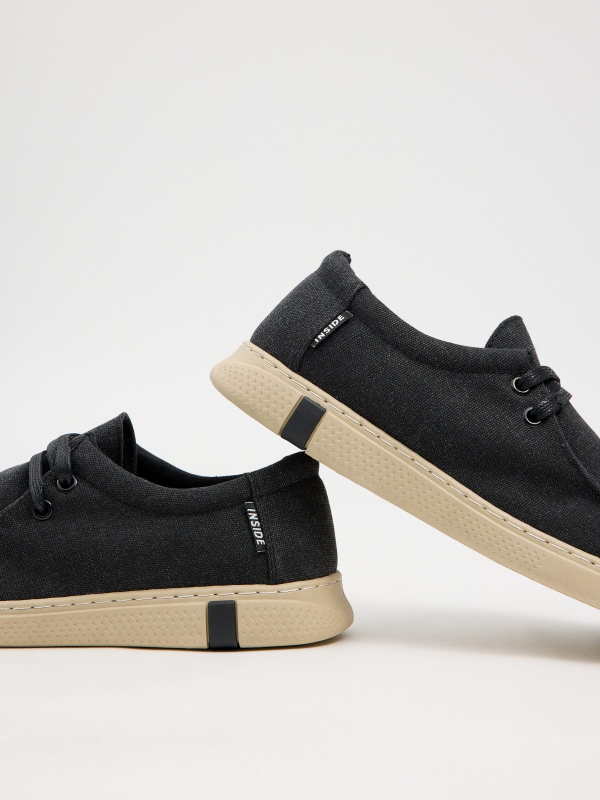 Zapato wallabee cordones vista detalle