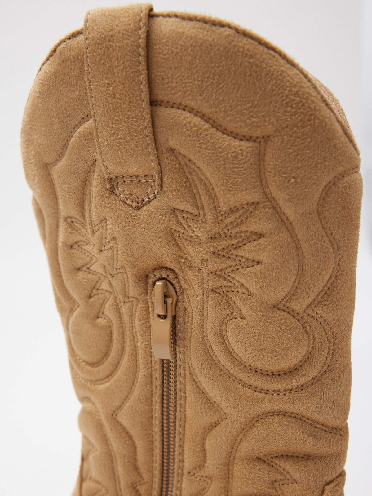 Botins de cowboy bege vista detalhe