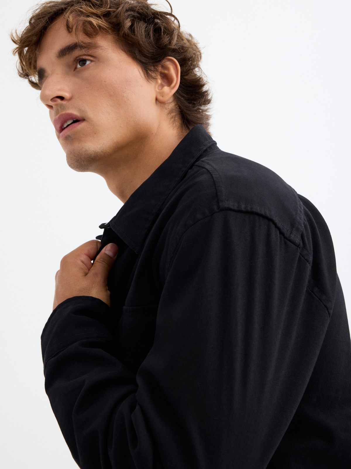 Regular shirt black detail view