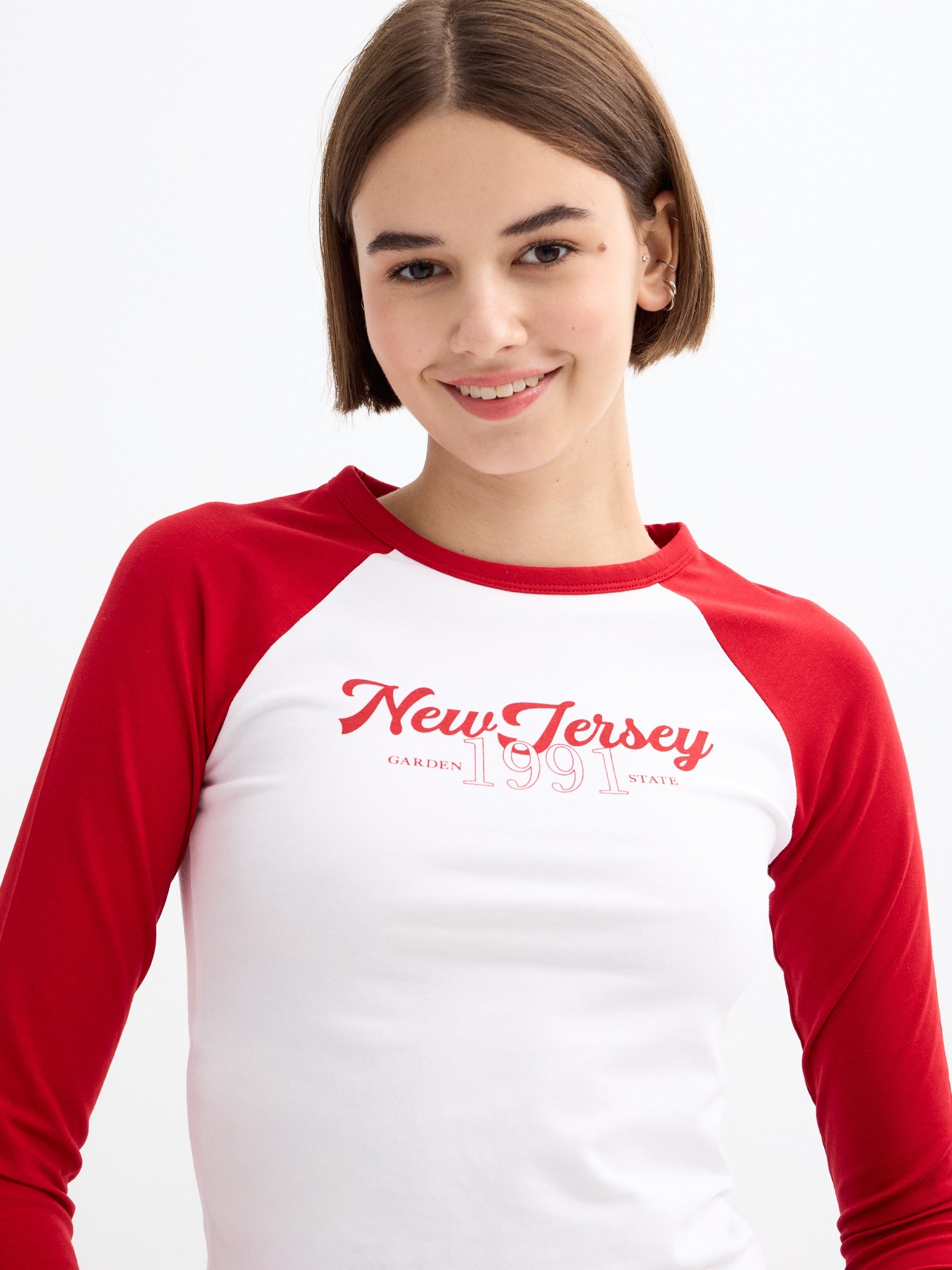 Long sleeve raglan crop top with graphics carmine middle front view