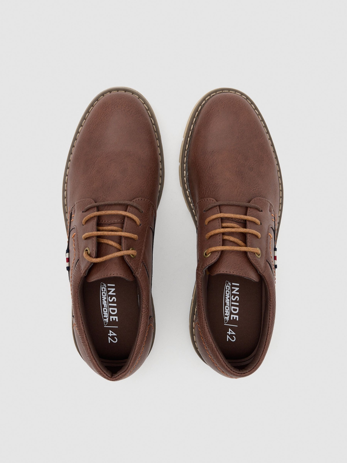 Classic brown lace-up shoe brown detail view