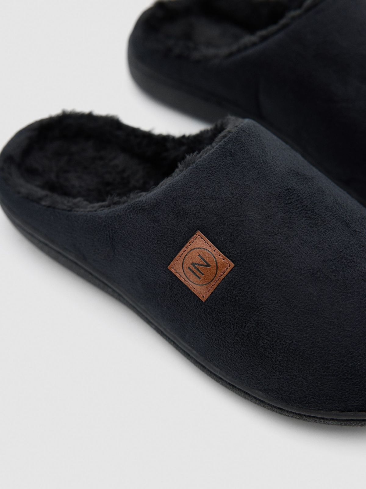 Black home slippers black detail view