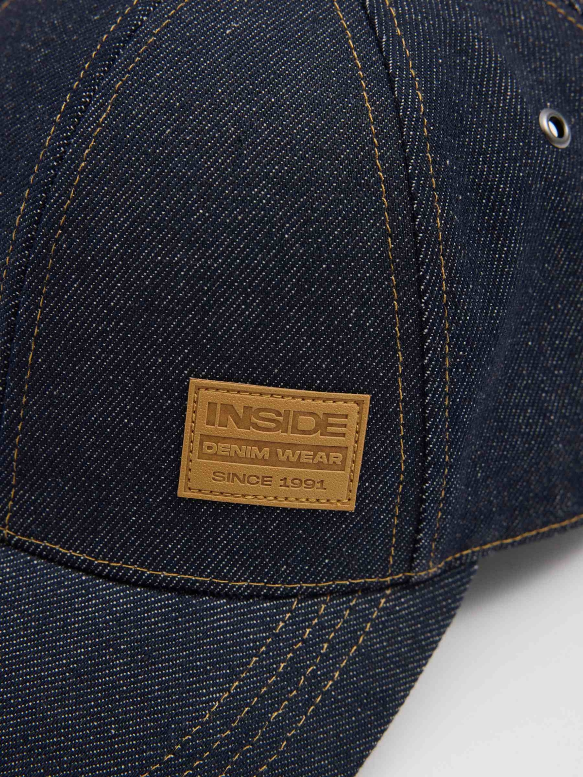 Boné denim azul vista detalhe