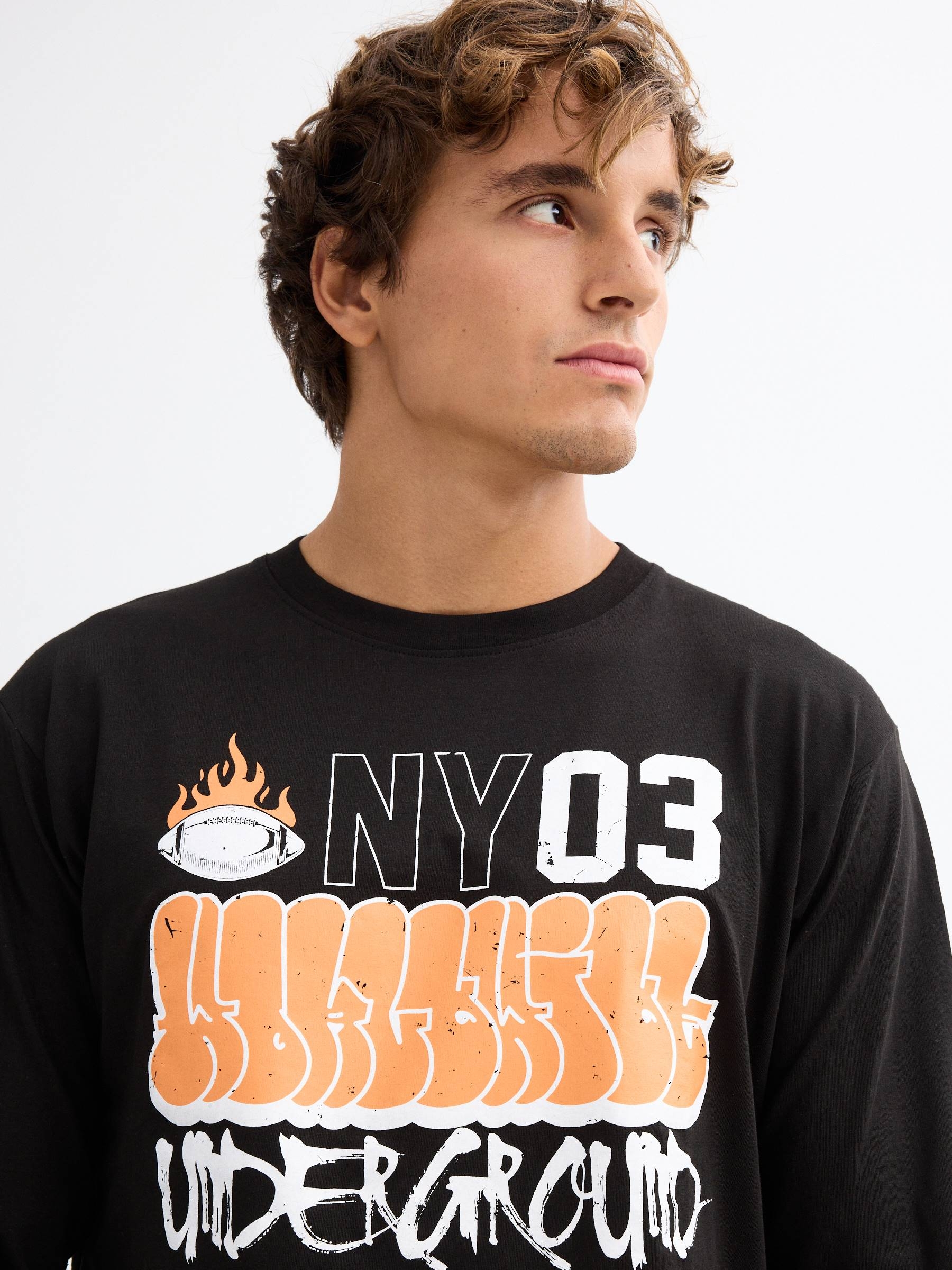 Camiseta manga larga underground negro vista media frontal