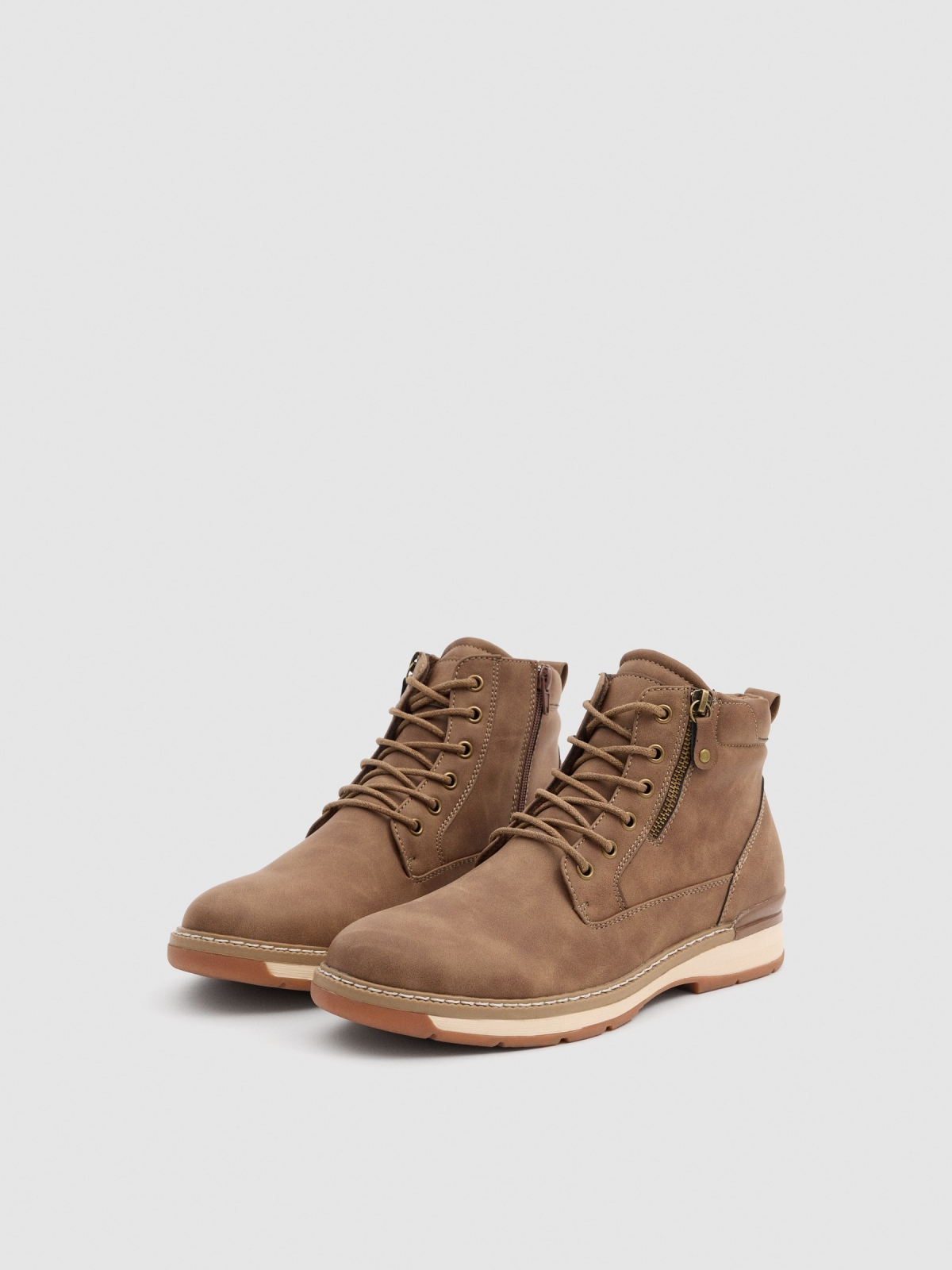 Botas casual con cremallera beige vista frontal 45º