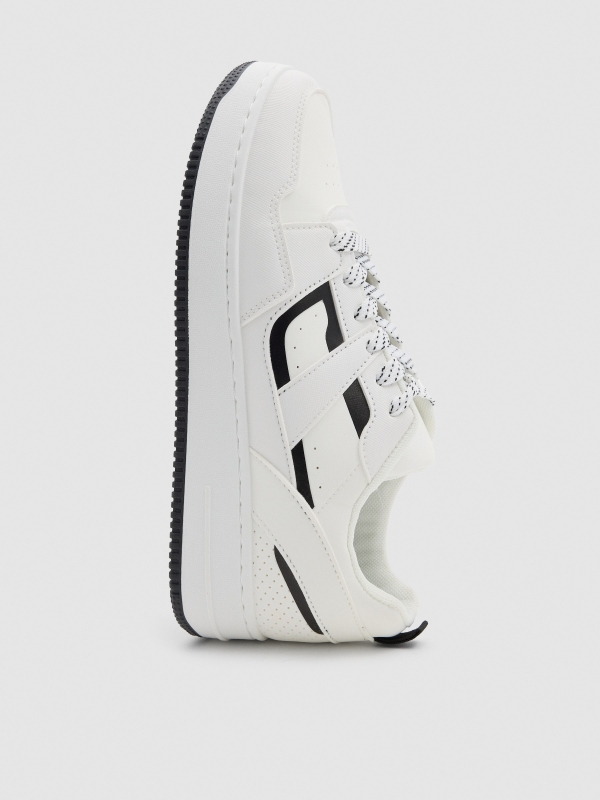 Casual sports combined with laces white detail view