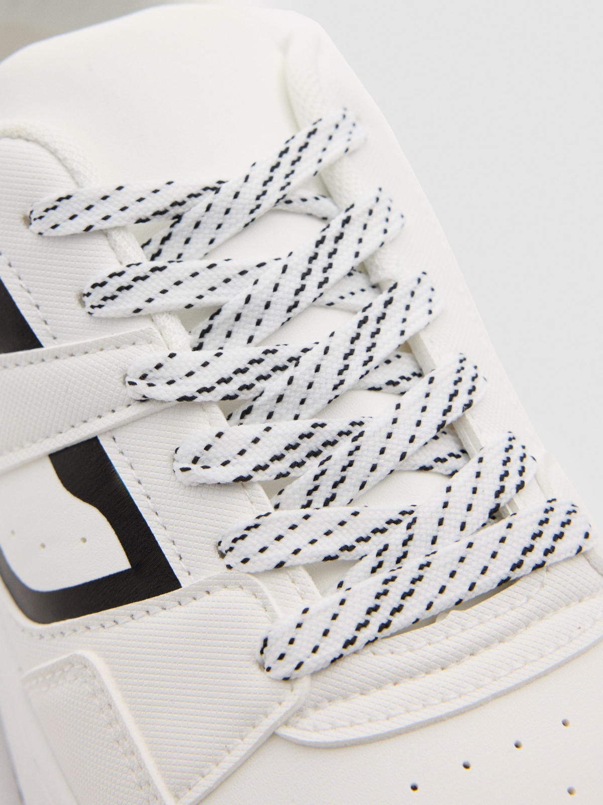 Casual sports combined with laces white detail view