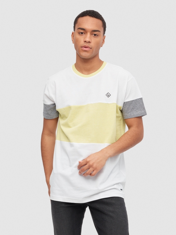 Camiseta color block blanco vista media frontal