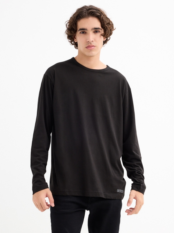 Basic long sleeve t-shirt black middle front view