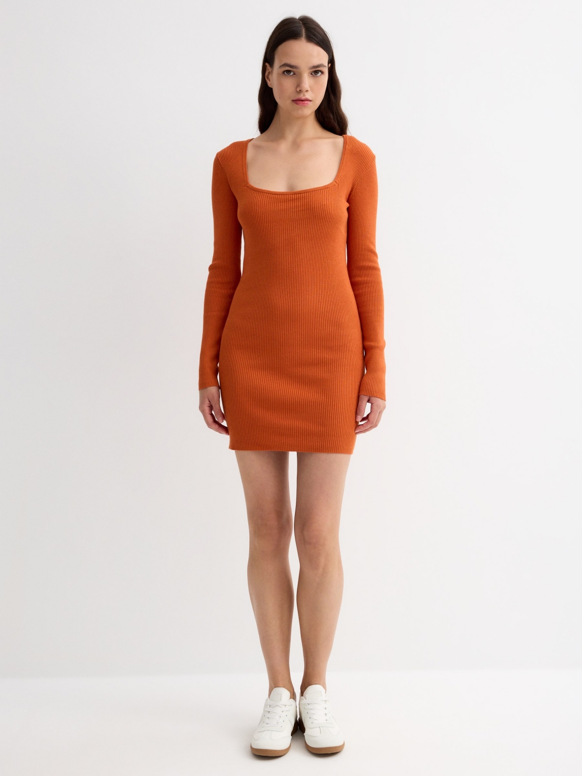 Vestido mini escote cuadrado naranja vista general frontal