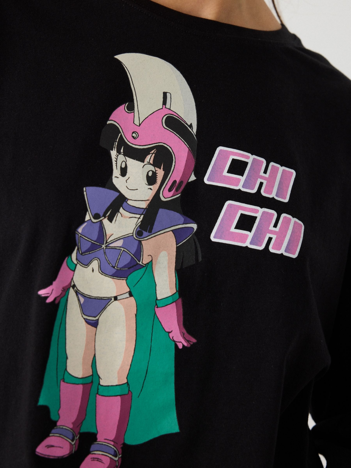 T-shirt crop Dragon Ball preto vista detalhe