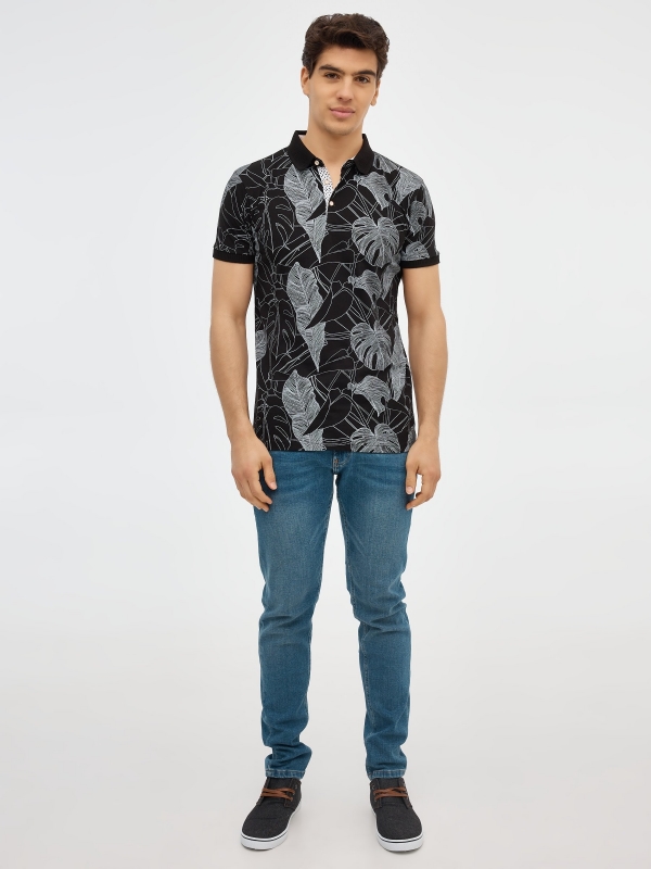 Camisa pólo com estampas florais preto vista geral frontal