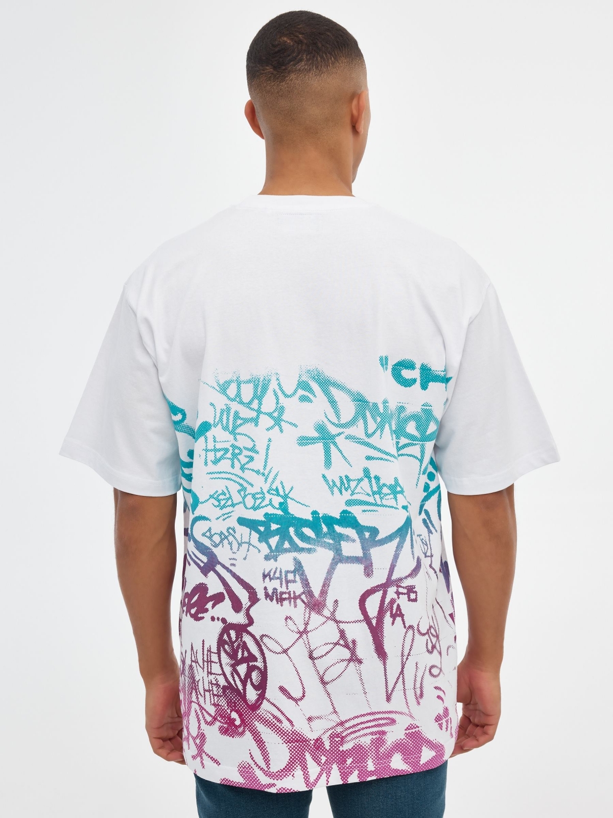 Camiseta graffiti hombre blanco vista media trasera