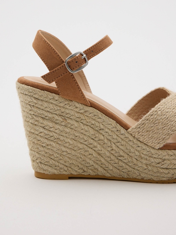 Basic jute cross wedge sand detail view