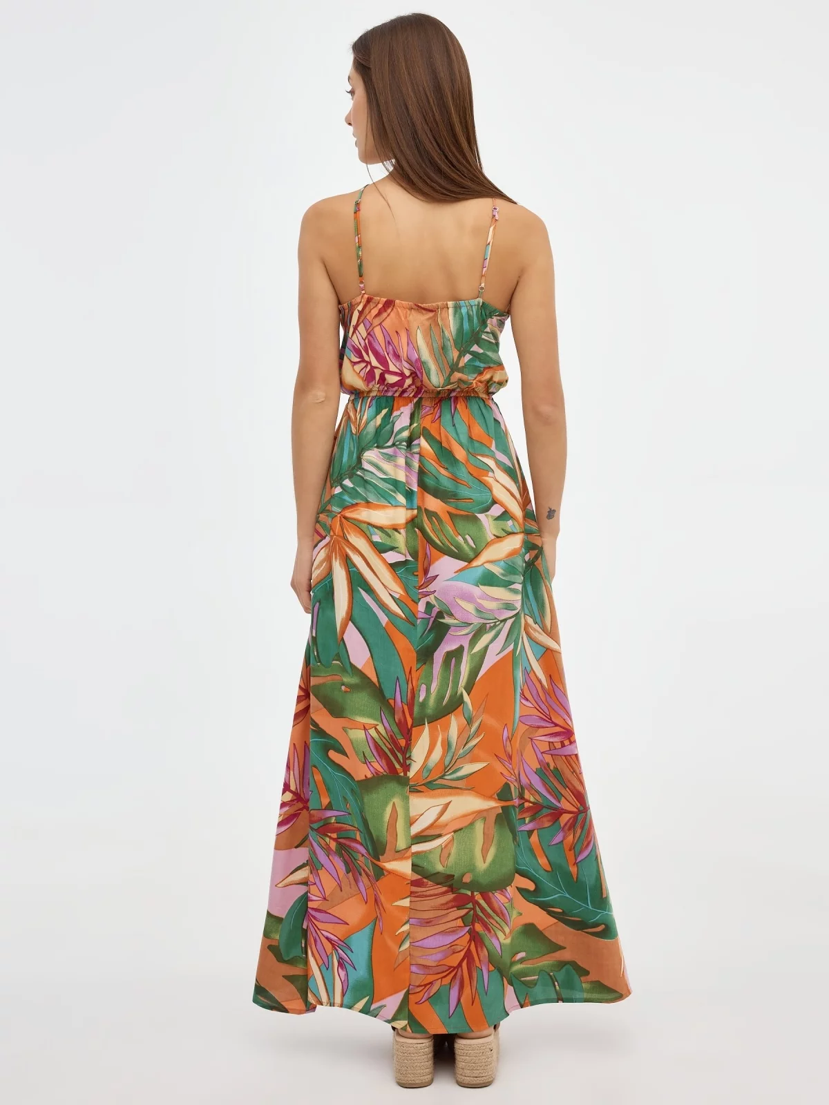 Vestido maxi estampado multicolorido vista meia traseira