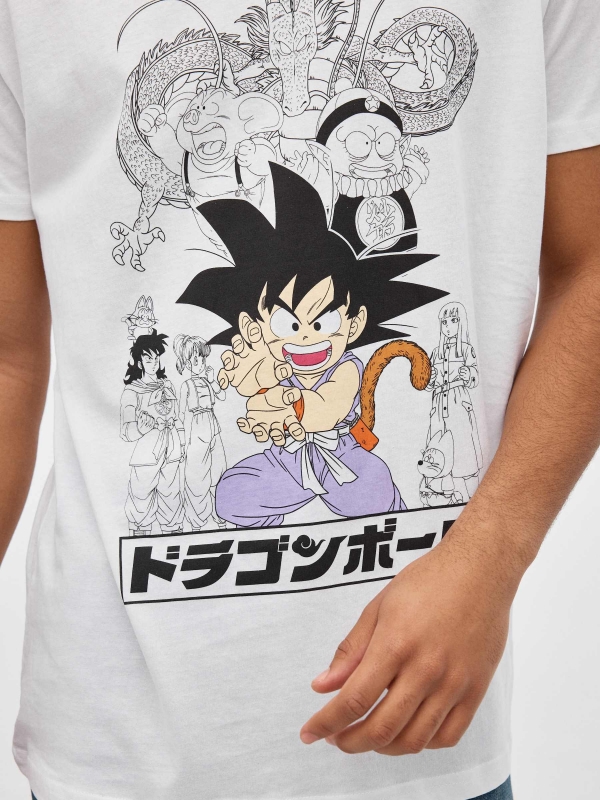 T-shirt Dragon Ball branco vista detalhe