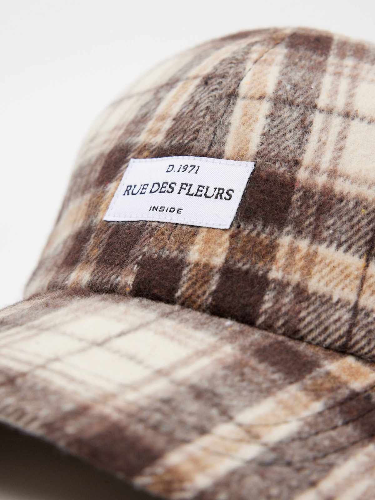 Plaid cap dark brown detail view