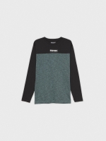 %Pto% Camiseta color block con texto verde