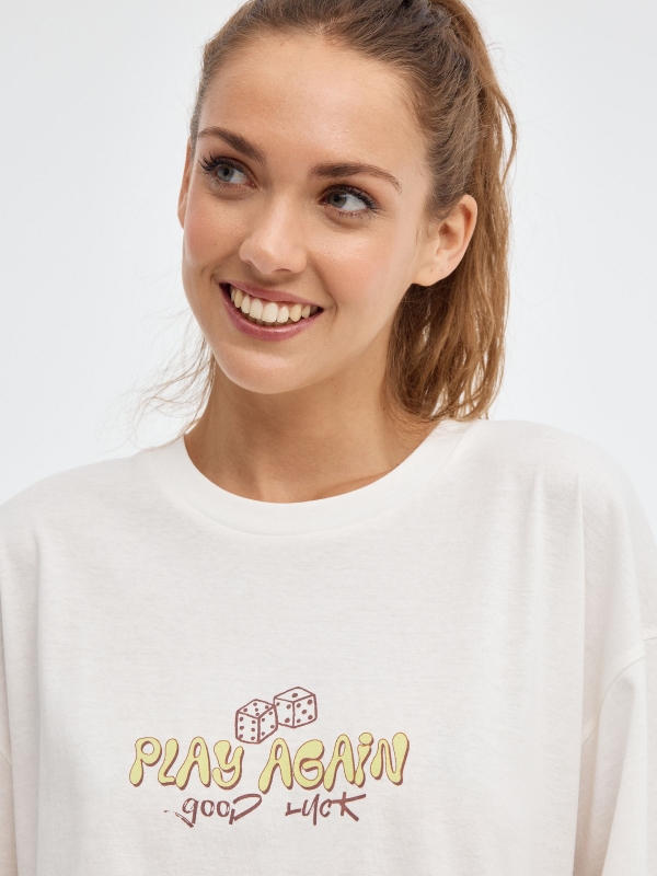 Camiseta oversized Play Again blanco roto vista detalle