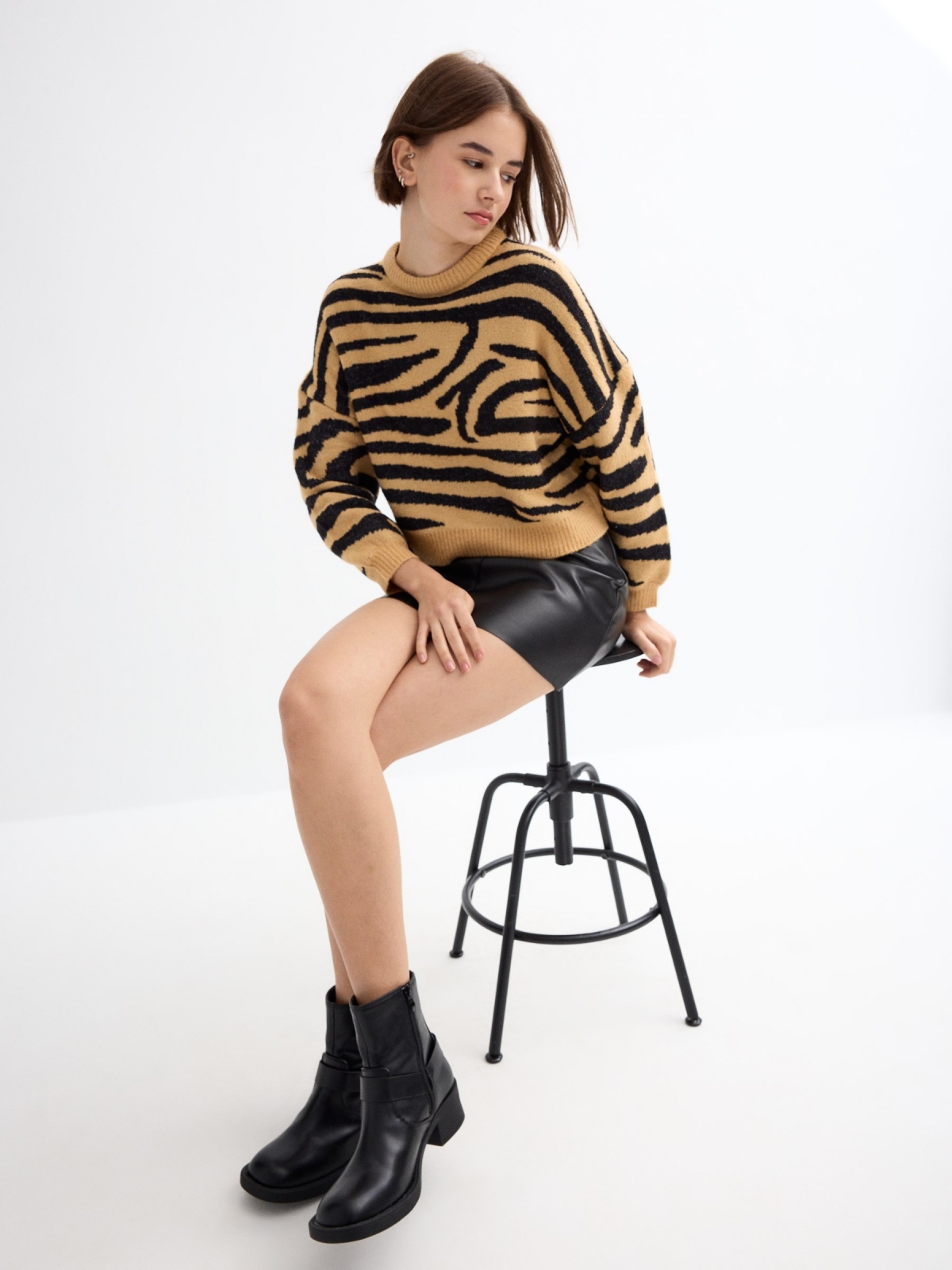 %New% Animal print sweater beige