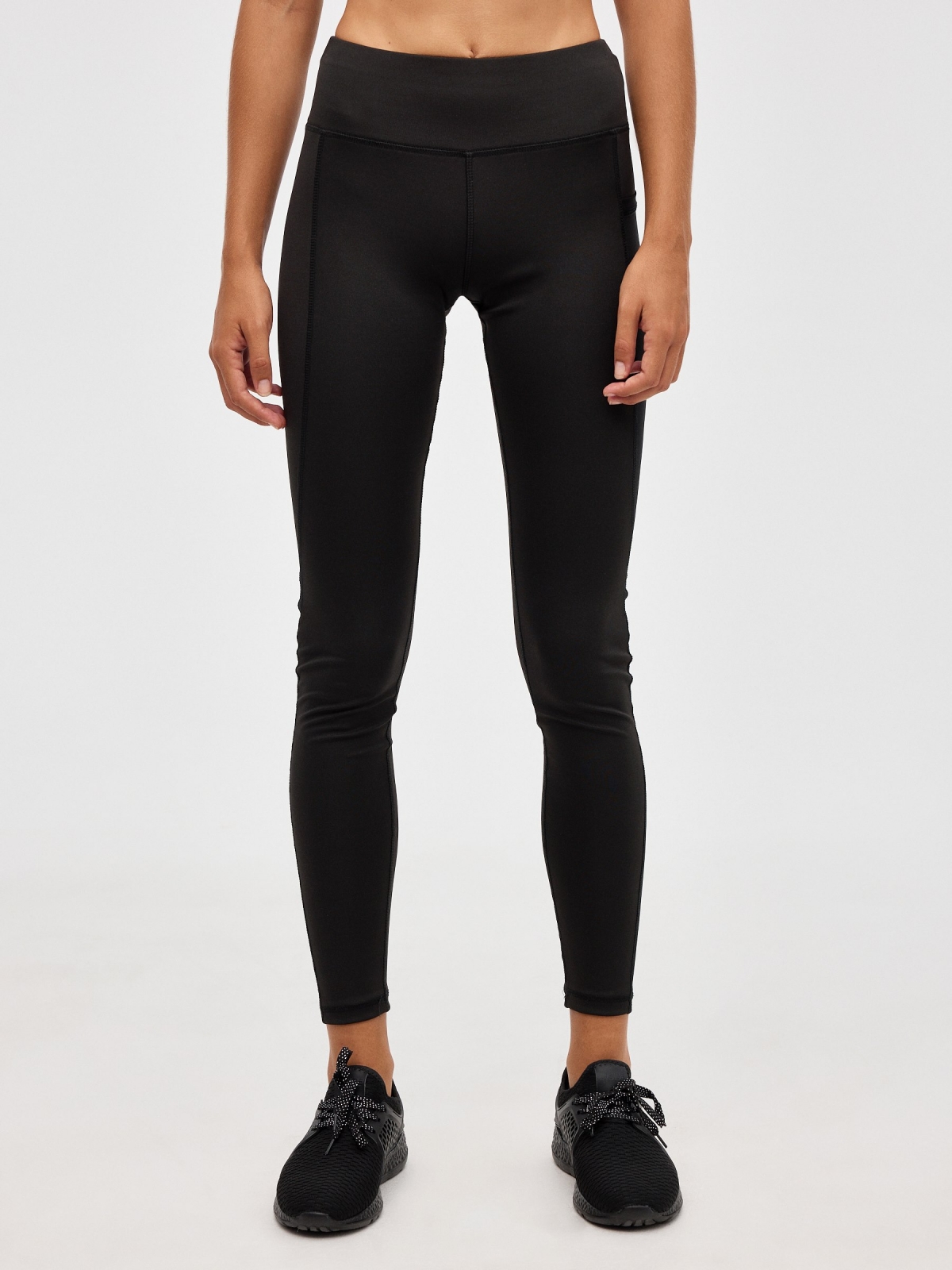 Leggings with mesh pocket black middle front view