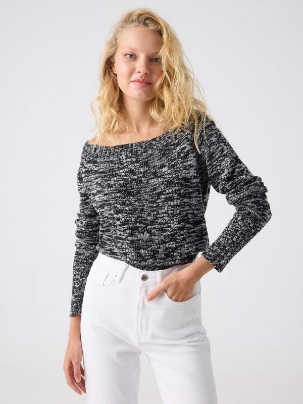 Camisola com gola de barco em mármore preto vista meia frontal